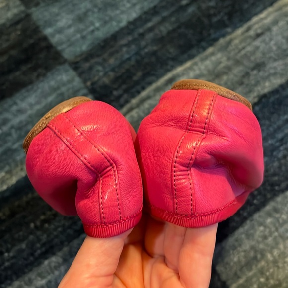 Saks Fifth Ave shoe brand hot pink flats - Picture 9 of 9